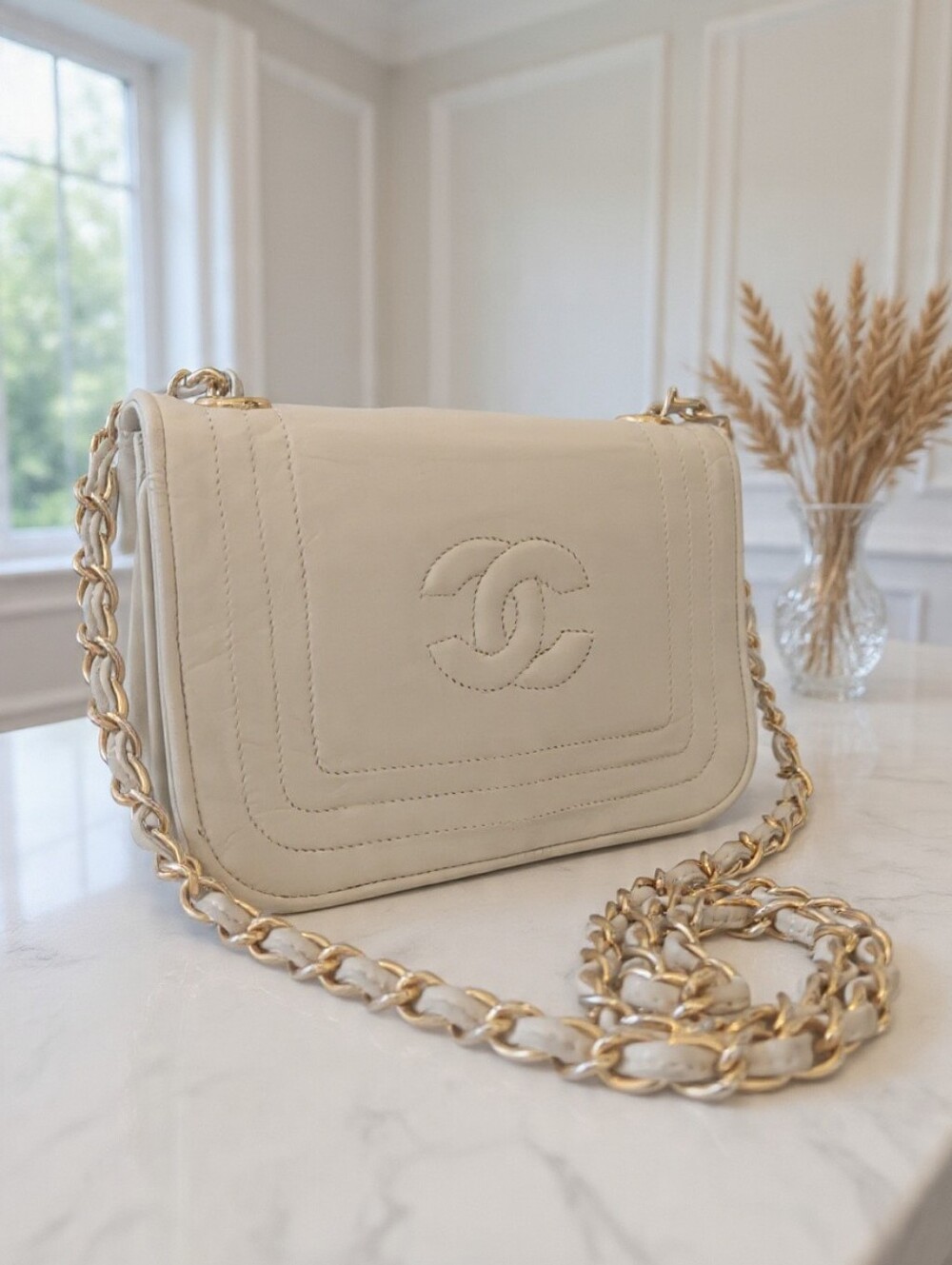 👜 Vintage Chanel 1988 Beige Lambskin CC Stitch Small Flap Shoulder Bag - Picture 3 of 17